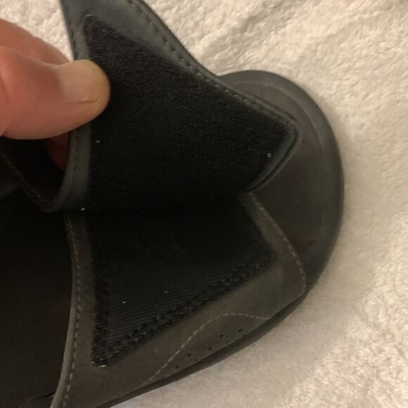 Olukia, sandals “NALU SLIDE”, size 9,  Velcro adjustable fronts, great condition main image 2